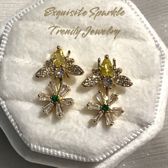 🐝10k Gold Bumblebee Daisy Cz Diamond Post back Stud Earrings - Picture 4 of 15